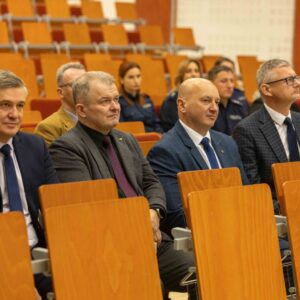 goście w uczelnianej Auli