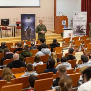widok na uczelnianą Aulę, uczestników wydarzenia i prowadzących