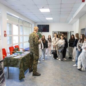 stoisko informacyjne Wojskowego Centrum Rekrutacji w Jarosławiu