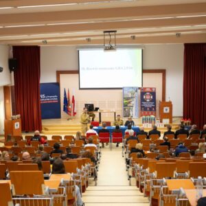 uczestnicy konkursu w Auli PANS (widok z góry)