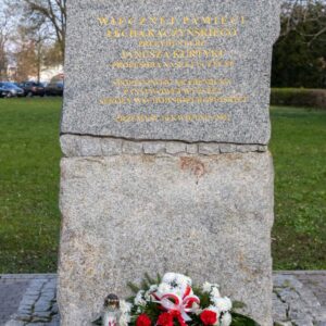 pomnik pamiątkowy w Parku Lubomirskich