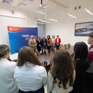 laureaci konkursu, władze PANS oraz przedstawicielki Instytutu Ochrony Zdrowia