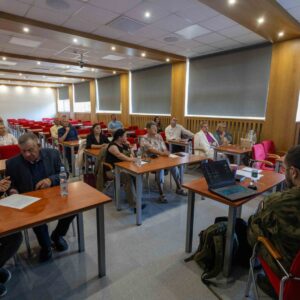 uczestnicy szkolenia z prowadzącymi