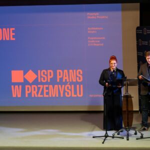 dr Anna Kałamarz-Kucz - Dyrektor Instytutu Sztuk Projektowych PANS w Przemyślu (po lewej), mgr Łukasz Dudzik - Wicedyrektor Instytutu Sztuk Projektowych PANS w Przemyślu (po prawej)