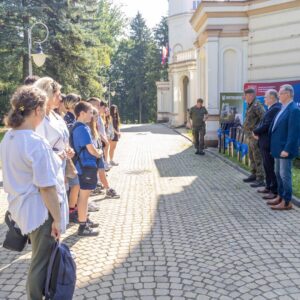 goście pod Pałacem Lubomirskich w Przemyślu