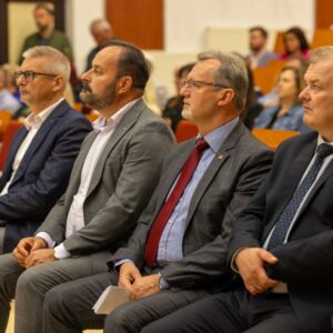 Uczestnicy konferencji, na pierwszym planie od lewej: K. Majcher (z-ca Prezydenta M. Przemyśla), M. Wasiewicz (Wójt Gm. Przemyśl), gen. D. Tracz (kanclerz), prof. A. Kawecki (prorektor)