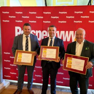 Dr S. Solecki (od lewej) w towarzystwie rektorów: dra hab. M. Kaczmarskiego (PANS w Sanoku) oraz prof. J. Nitychoruka (Akademia Bialska)