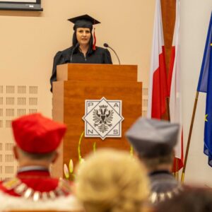 Glos zabiera mgr M. Hanus, starościna absolwenckiego rocznika