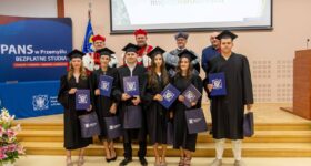 Absolwenci stosunków międzynarodowych gotowi na nowe wyzwania – uroczystość zakończenia studiów  