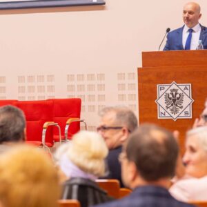 JM Rektor – dr hab. Marek Delong, prof. PANS, podczas przemówienia