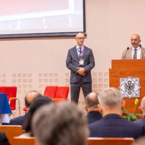 po lewej: Dyrektor Powiatowego Centrum Pomocy Rodzinie w Przemyślu – Dawid Tarczyński, po prawej: Rektor Państwowej Akademii Nauk Stosowanych w Przemyślu – dr hab. Marek Delong, prof. PANS