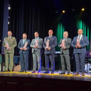 zdjęcie grupowe na scenie w Centrum Kulturalnym w Przemyślu
